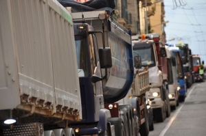 Tir in piazza a Milano