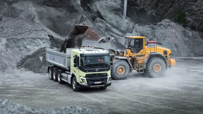 1860x1050-R2A5756-FMX-in-quarry-with-CE-front-loader-e1583171742330