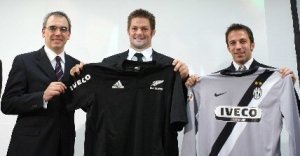 Iveco è All Blacks & White