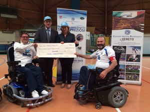 Consegna_donazione_UPS_a_UILDM_Treviso