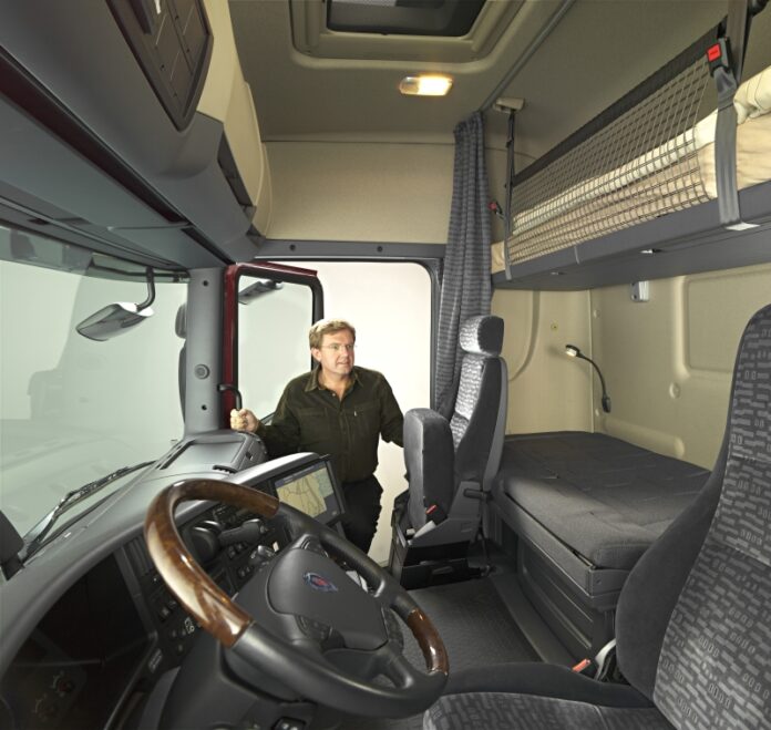 Scania-R-series-Highline-sleeper-cab-interior07710-054