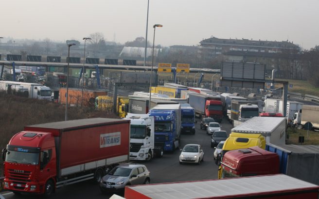 blocco_tir_autostrade_milano_bergamo_fotogramma_01-1-e1594216215241