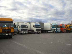 Domani camion fermi per 5 minuti