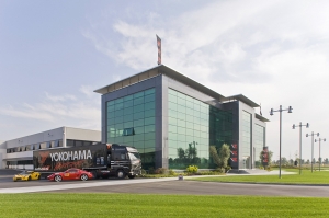 Rispetto per ambiente corre su pneumatici Yokohama