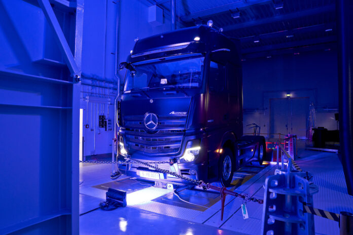In der Pfalz verwurzelt, für die Zukunft aufgestellt: Mercedes-Benz investiert in Wörth rund 70 Millionen Euro in die Entwicklung für Lkw von heute und morgen
Deeply rooted in the Palatinate region, well-positioned for the future: Mercedes-Benz invest