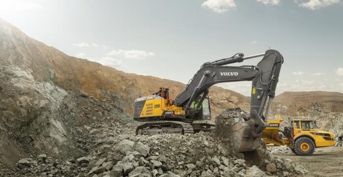 volvo-benefits-crawler-excavator-ec950f-superior-digging-force-2324x1200-1