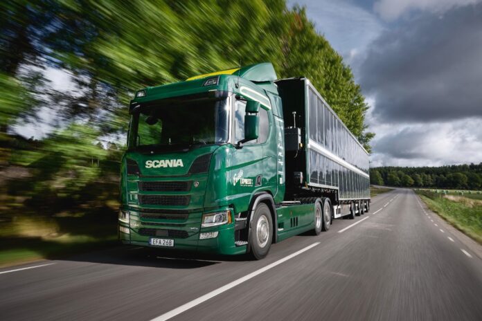 Scania, primo test di un ibrido alimentato a energia solare