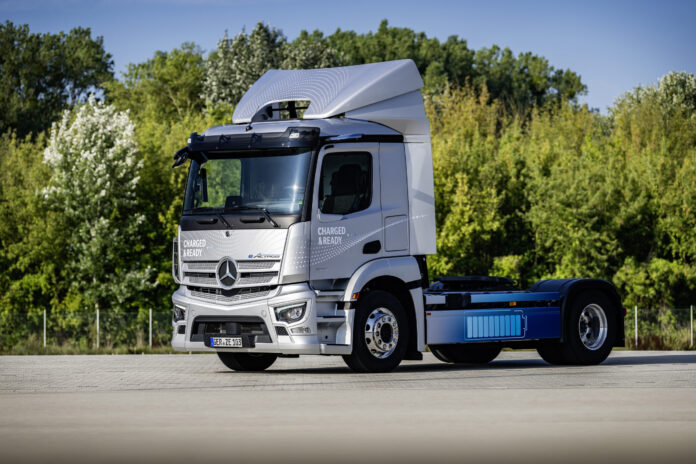A Ecomondo un’anteprima italiana: il Nuovo Mercedes-Benz eActros 300 City Tractor