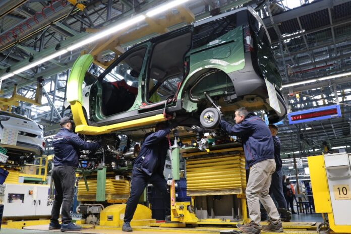 Al via la produzione dei nuovi Ford Tourneo Courier e Transit Courier