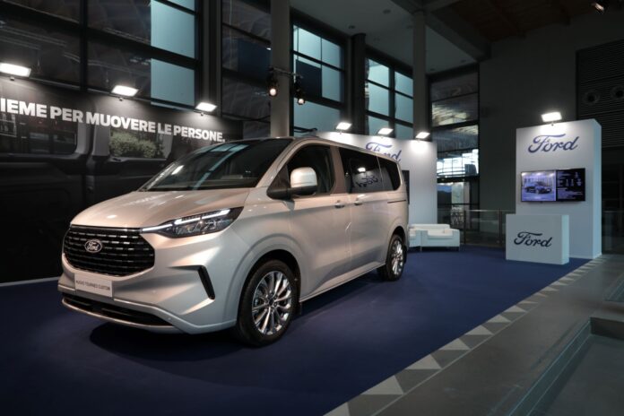 Anteprima nazionale per il nuovo Ford Tourneo Custom al TTG Travel Experience di Rimini