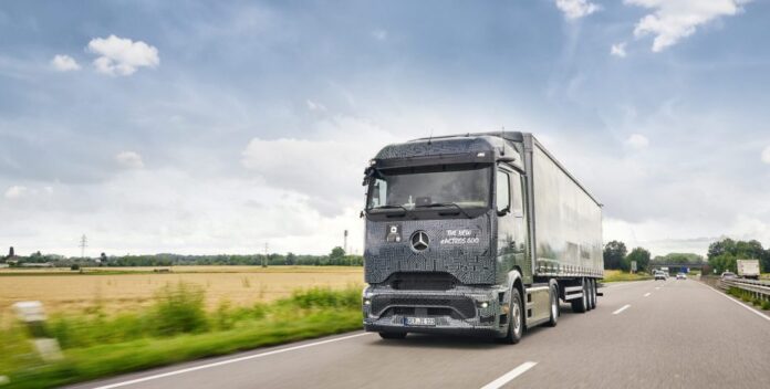 Mercedes-Benz-Trucks-eActros-600-driving-experience