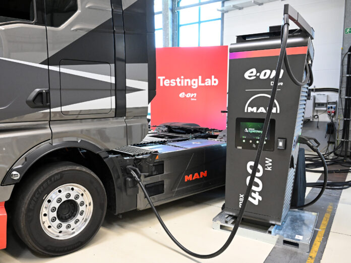 E.ON e MAN per realizzare una rete di ricarica pubblica per camion elettrici