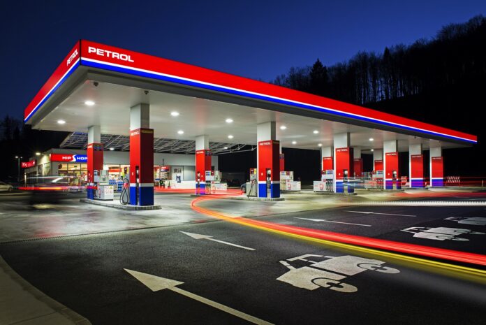 Combustibili fossili, l’analisi T&E: “Con la guerra in Ucraina le compagnie petrolifere hanno guadagnato 180 miliardi di euro”