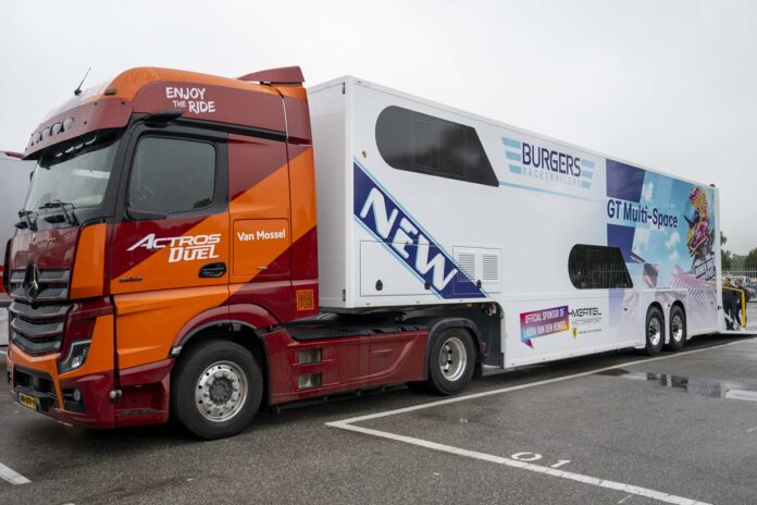 Multitrax entra nel motorsport con il nuovo semirimorchio a doppio piano Burgers