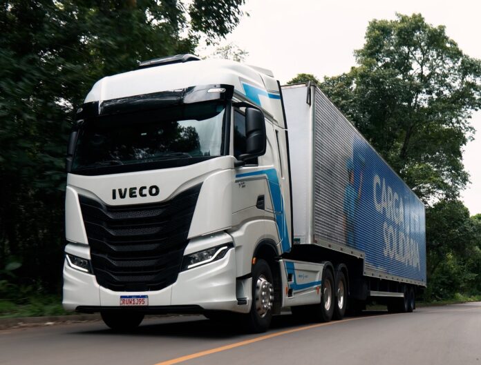 IVECO supporta la ricostruzione delle regioni alluvionate in Brasile con la sua Carovana Solidale