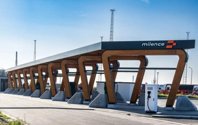 Milence: 111 milioni di euro dall’UE per sviluppare infrastruttura di ricarica e corridoi elettrici europei