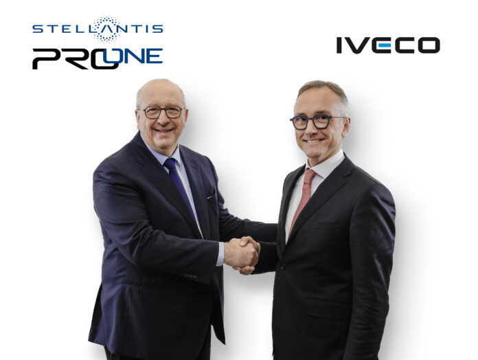 Stellantis Pro One e IVECO collaborano per la fornitura di due furgoni elettrici a marchio IVECO collaborazione tra Stellantis Pro One e IVECO