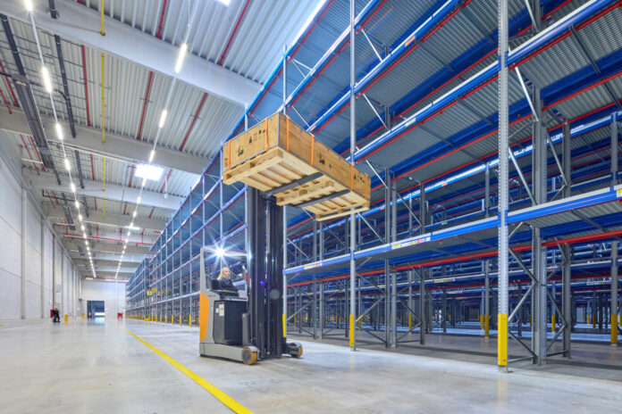 Automazione e intelligenza artificiale: lo studio che svela i vantaggi per trasporti e logistica