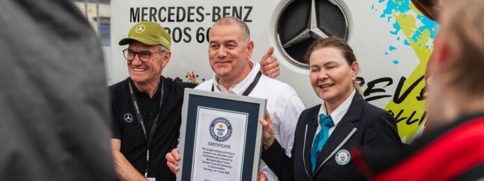 Mercedes-Benz Trucks conquista un GUINNESS WORLD RECORDS™: l’eActros 600 percorre 124,7 km in retromarcia