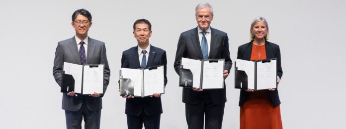 daimler-truck-toyota-fuso-hino