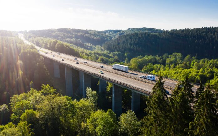 DKV Mobility accelera la transizione energetica nel Bilancio di Sostenibilità 2024