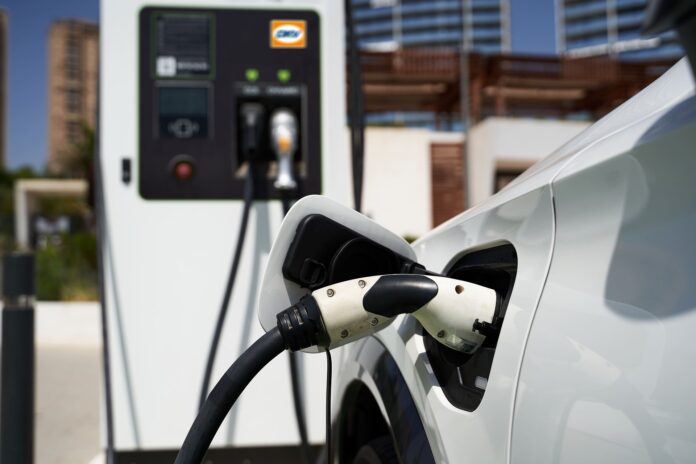 DKV Mobility supera il milione di punti di ricarica per veicoli elettrici in Europa