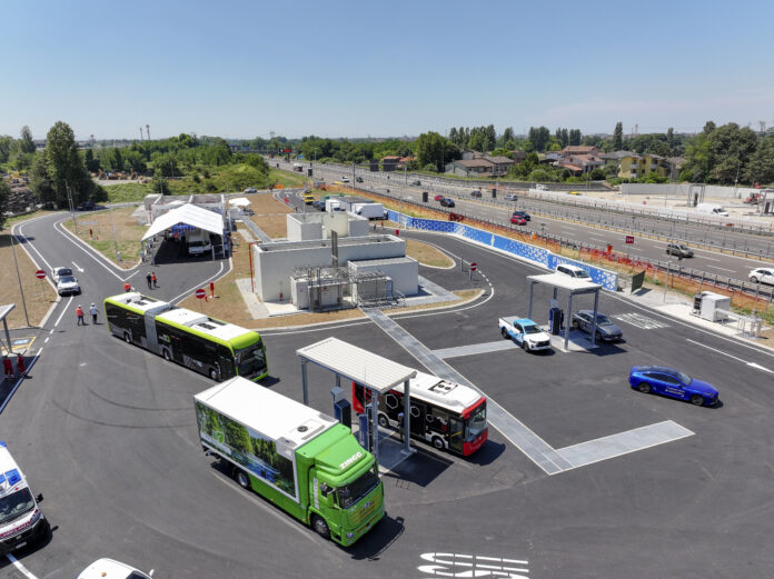 Inaugurata la prima stazione a idrogeno in Lombardia