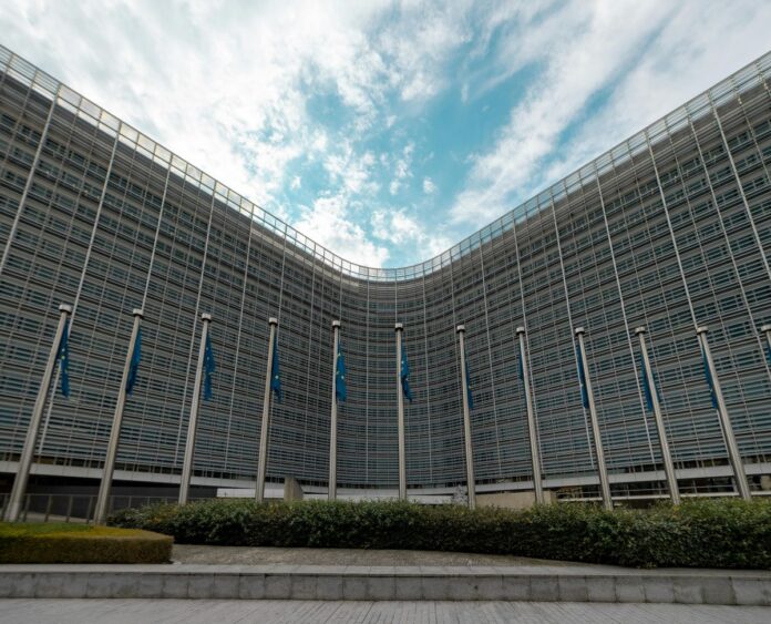 UE, gli obiettivi di Von der Leyen si scontrano con l’automotive