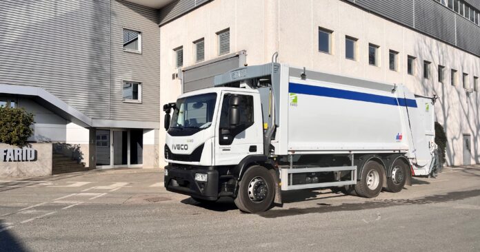 A Idealservice l’Eurocargo tre assi da 26 t presentato da IVECO e Farid a Ecomondo