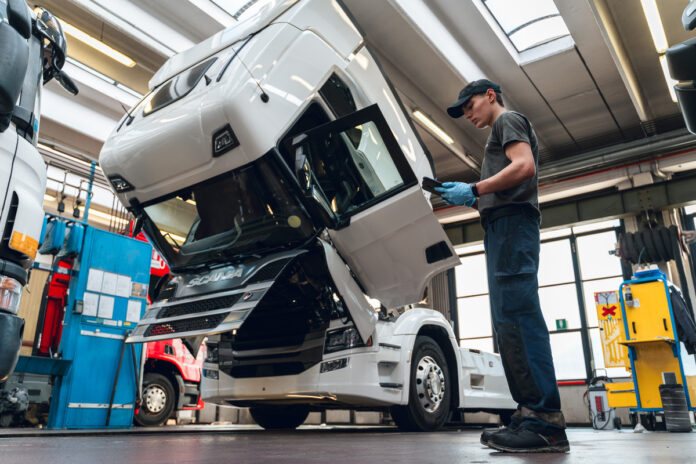 Scania presenta l’officina del futuro: gestione 100% digitale