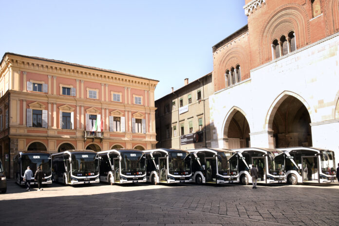 MAN consegna 7 autobus elettrici a SETA: Investimento da 7,5 mln