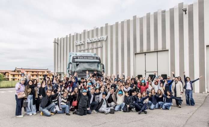 Sicurezza stradale, il progetto di Volvo Trucks dedicato agli studenti