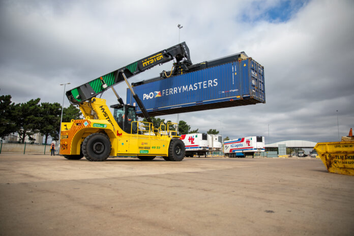 Primo ReachStacker a idrogeno nel Regno Unito: eccolo al Porto di Tilbury
