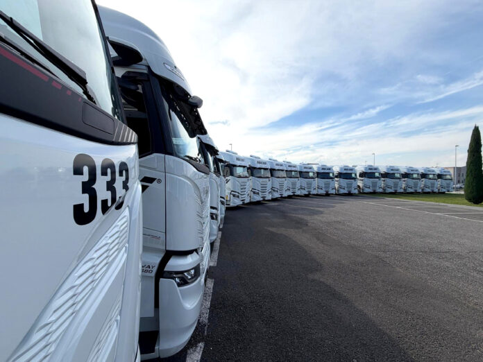 IVECO e Nicoli Trasporti celebrano a Ghisalba la consegna di 100 nuovi IVECO S-Way