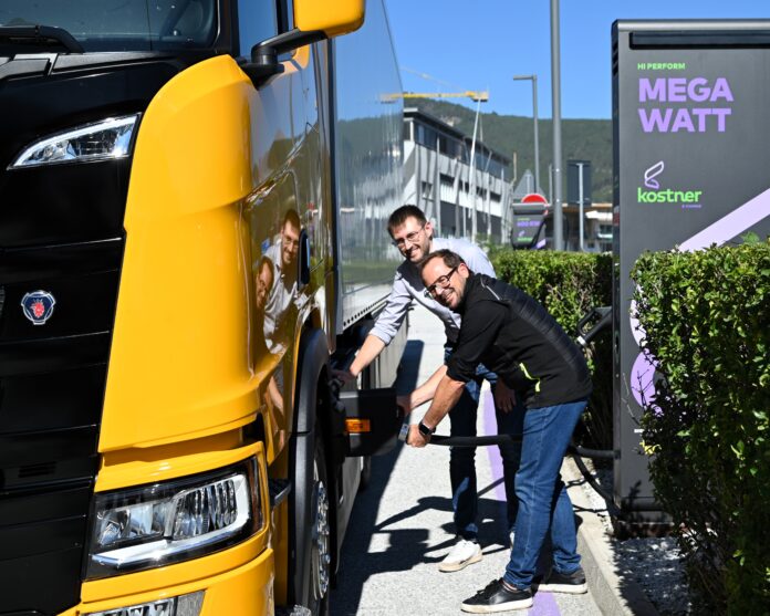 Scania, prima ricarica MCS in Italia per un camion elettrico