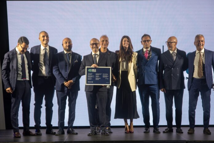 40 anni per Mecar